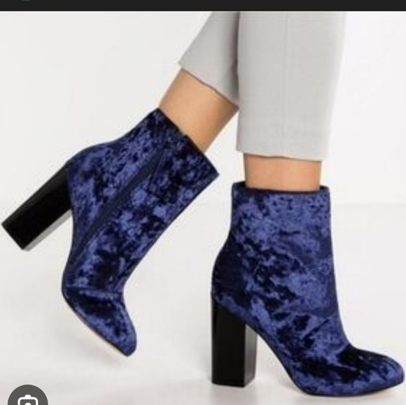 NEW Rebecca Minkoff Bojana Velvet Booties Stack Heel 6.5 Ankle Boots - Picture 2 of 8